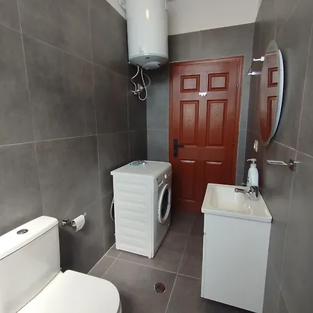 Kiart's By Sea Apartment Golem (Tirana)